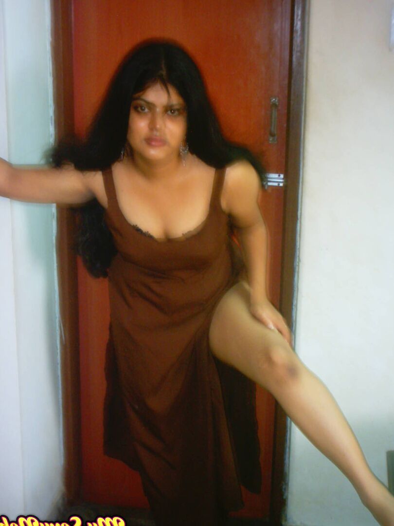 15P india gordita revela sus tetas naturales