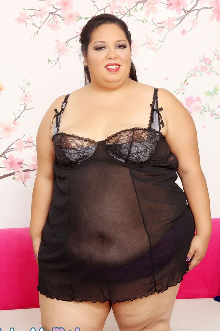 14P SSBBW Lorelai Givemore spits out cum after getting naked and sucking cock