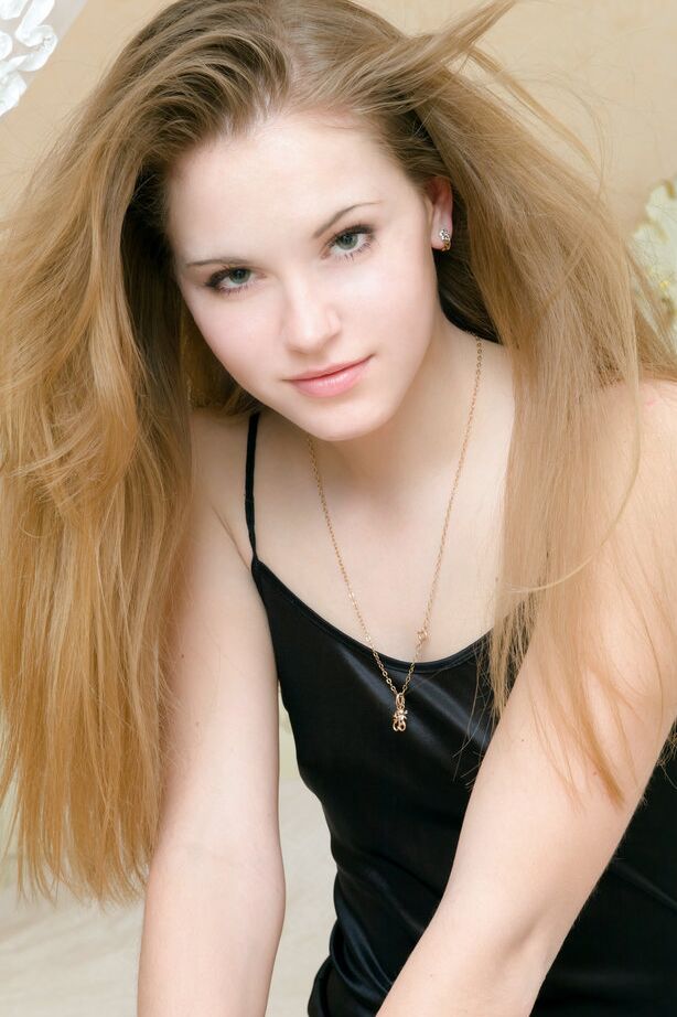 18P Sweet faced blond Mendes A teasing in little black dress before posing nude