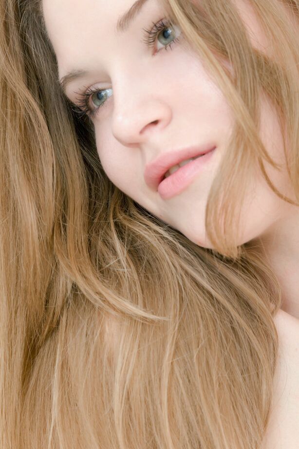 18P Sweet faced blond Mendes A teasing in little black dress before posing nude