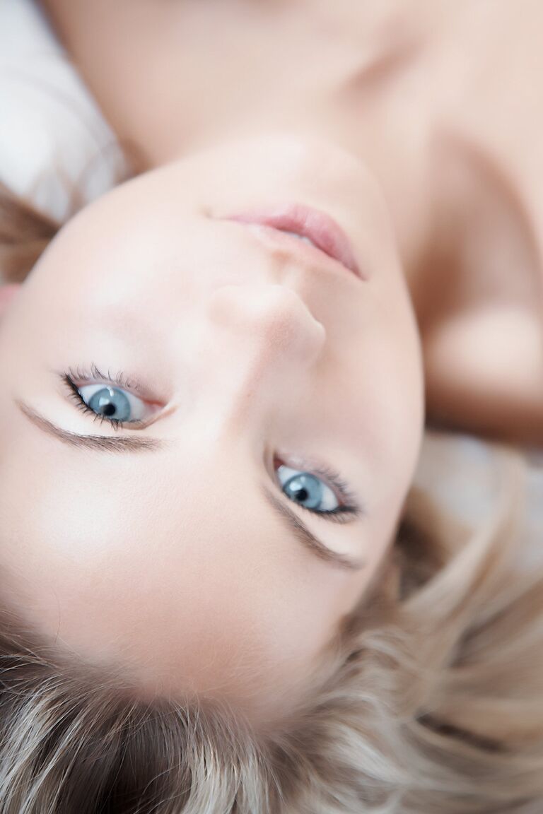 21P Gata glamourosa de olhos azuis Jenni A exibindo seu maravilhoso corpo nu