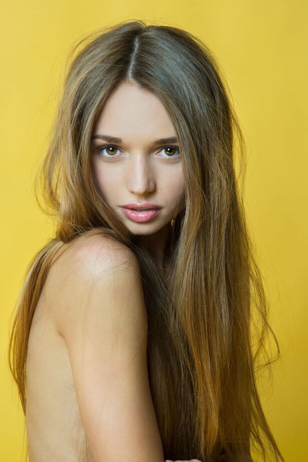 16P Thin teen Steffi shows off her flexibility while modelling totally naked