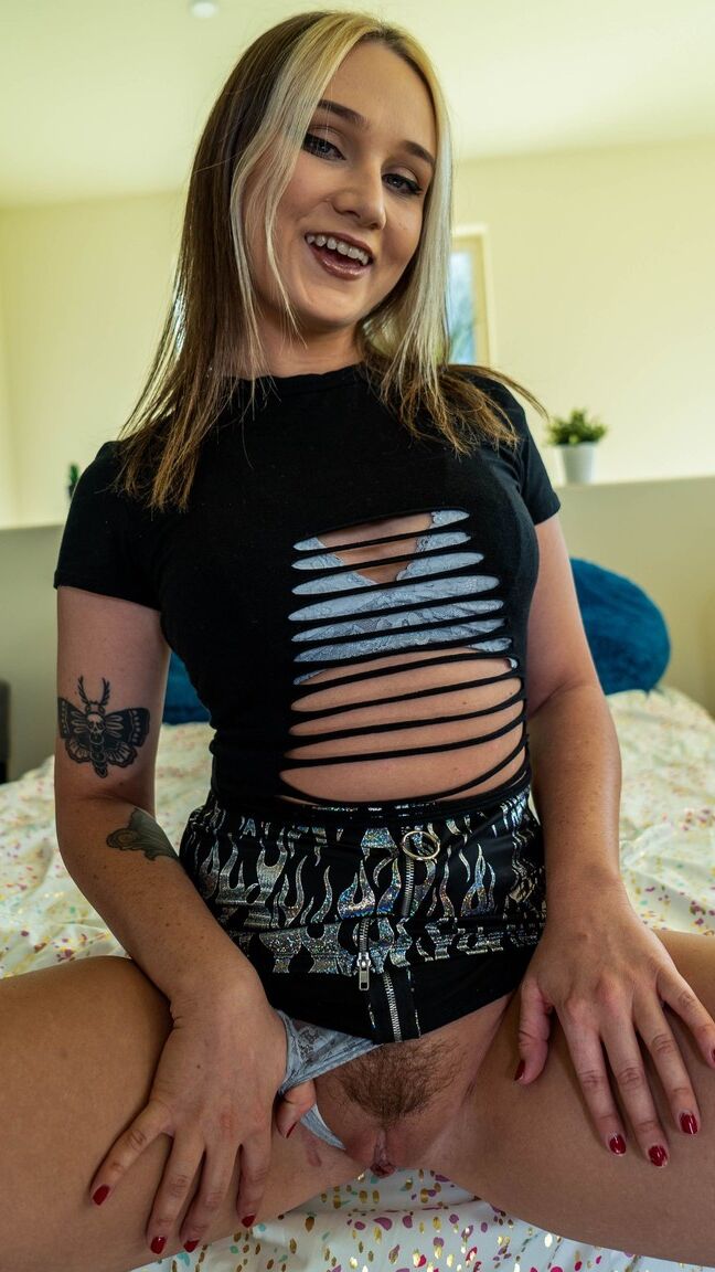 21P Karups Hometown Amateurs Gwen Vicious