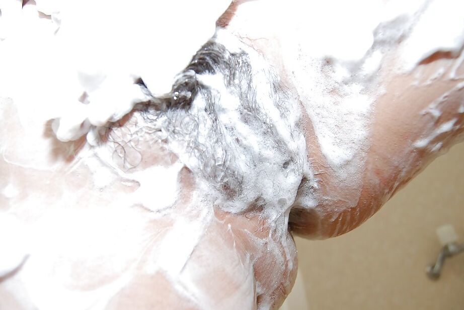 16P Impressionante adolescente asiático com peitos empinados Saki Eguchi tomando banho