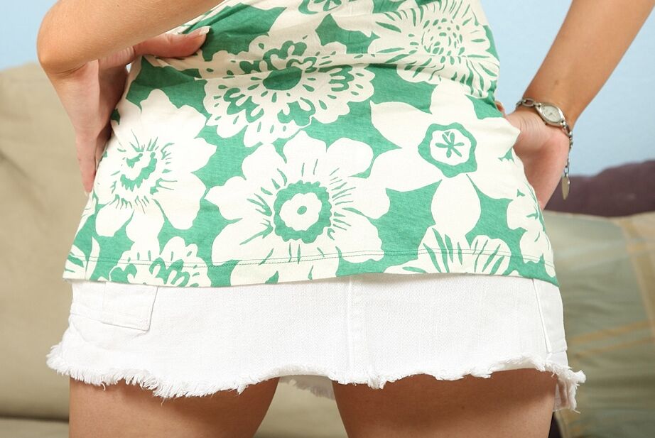 16P Laci Laine is spreading her long legs while in her green panties