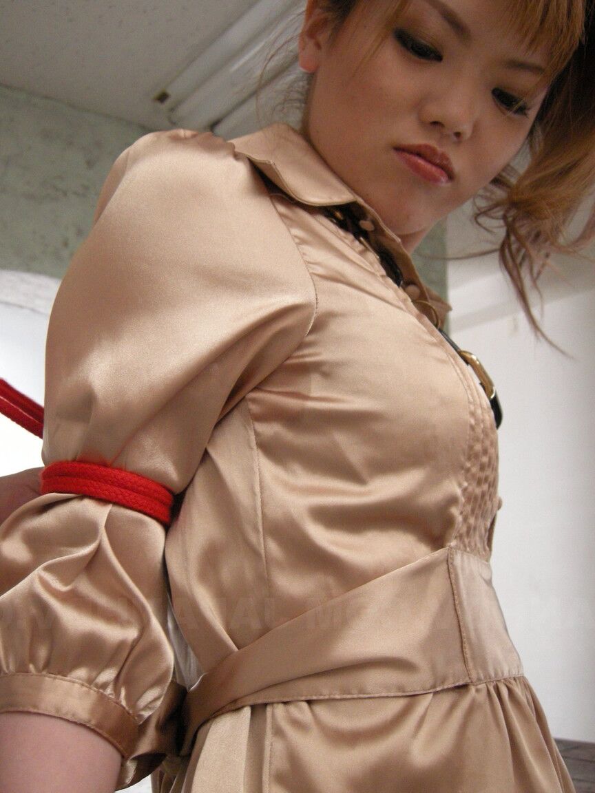 21P A linda adolescente japonesa Setsuna consegue que seu rosto e sua buceta apertada sejam penetrados profundamente