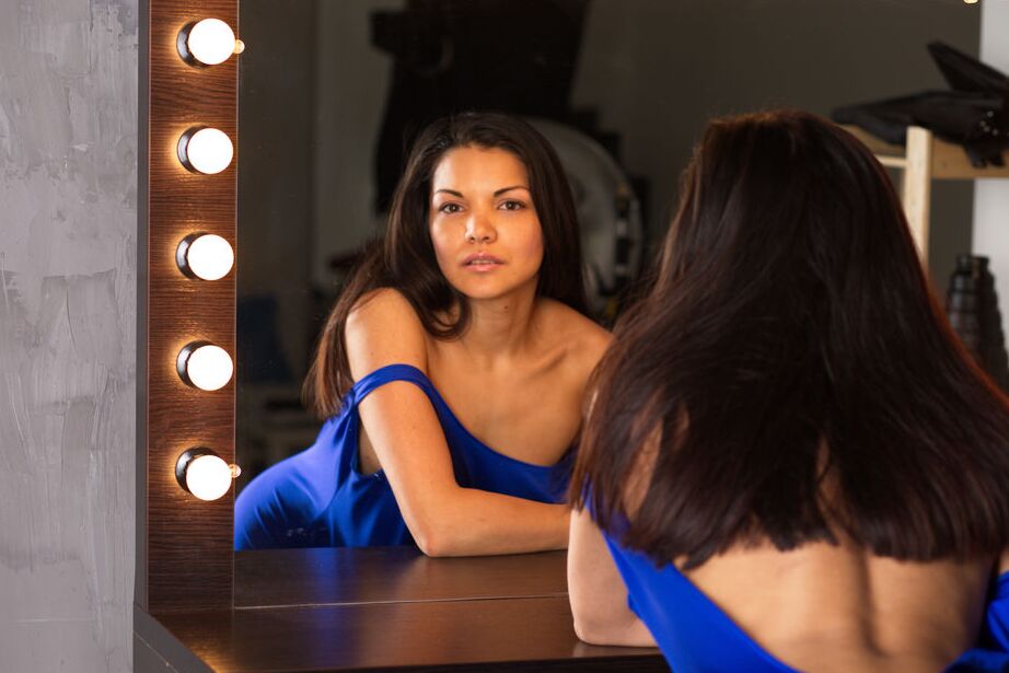 16P Barefoot teen Isha gets totally naked in front of a vanity mirror