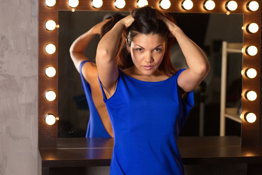 16P Barefoot teen Isha gets totally naked in front of a vanity mirror