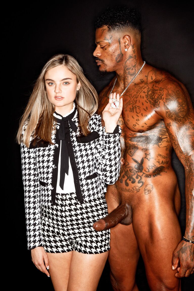21P A adolescente americana de seios pequenos Lexie Fux gosta de uma foda interracial dolorosa