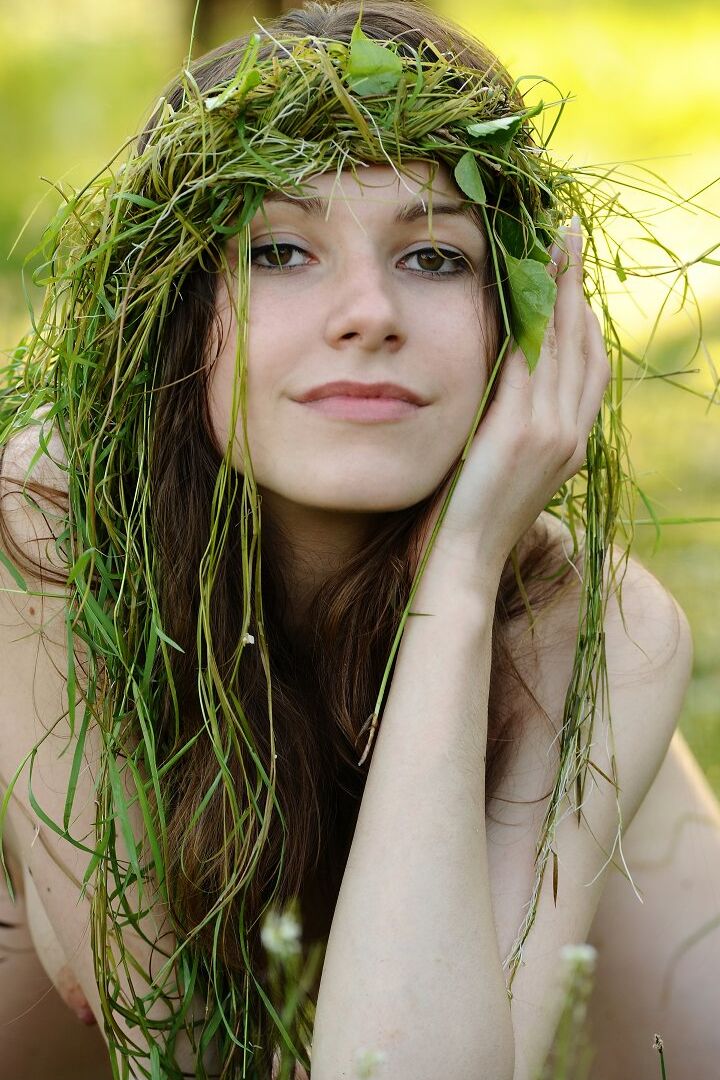16P Naked teen Mira K wades into a marsh while showing her nice ass and pussy