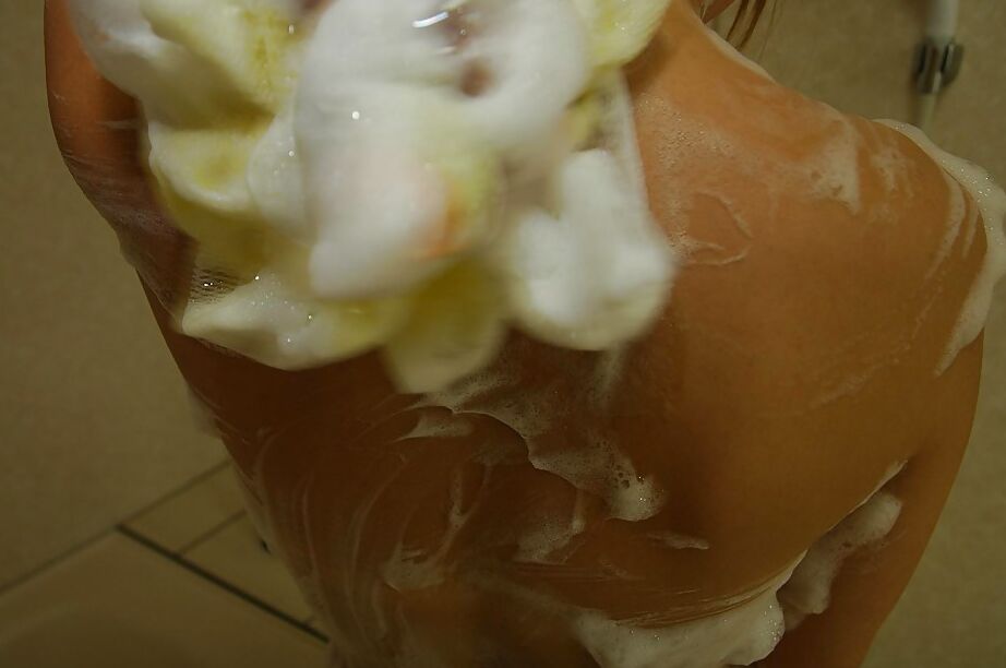 16P Naho Tsumura taking shower and teasing her hairy gash with water jets