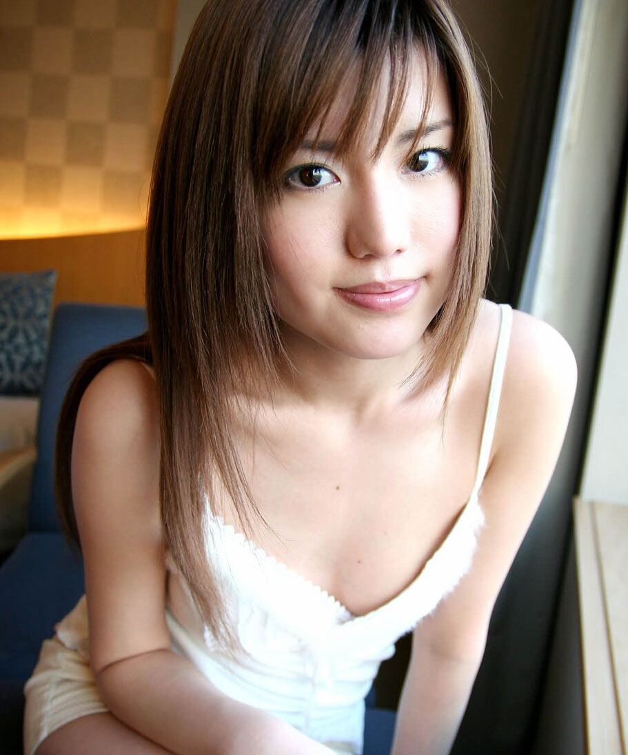 10P Japanese teen Nanami highlights her bush while getting mostly naked in boots