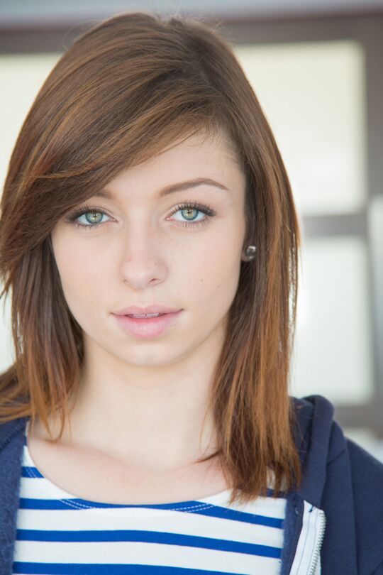 16P Linda menina com lábios fofos Naveen Ora fica nua e se masturba