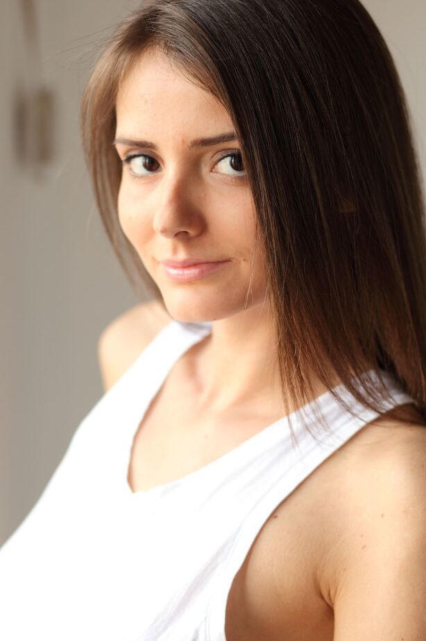 18P Adolescente erótico Sunshine A tira lingerie branca para close de buceta careca gostosa