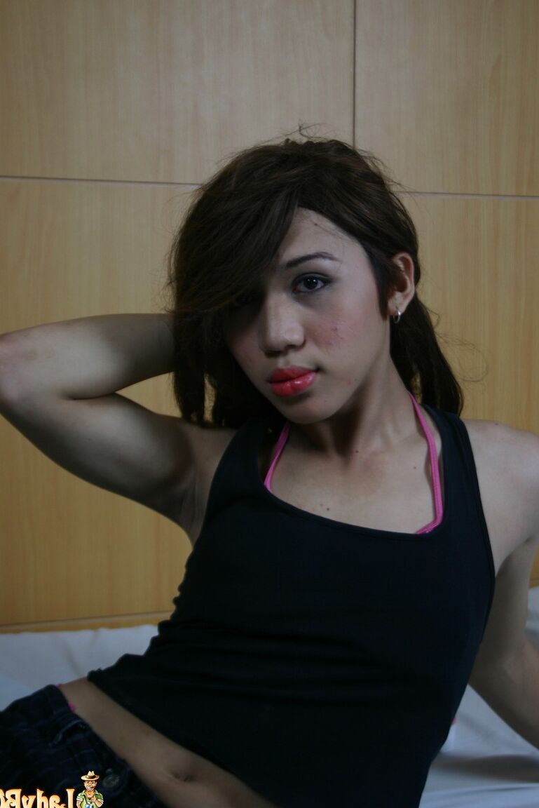 21P Ladyboy Player エモキュート