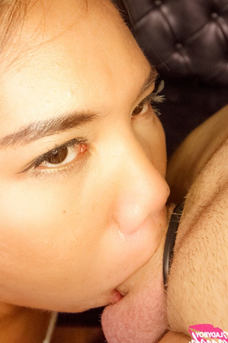 17P Pretty Lingling gazes adorably while providing closeup POV deep throat service