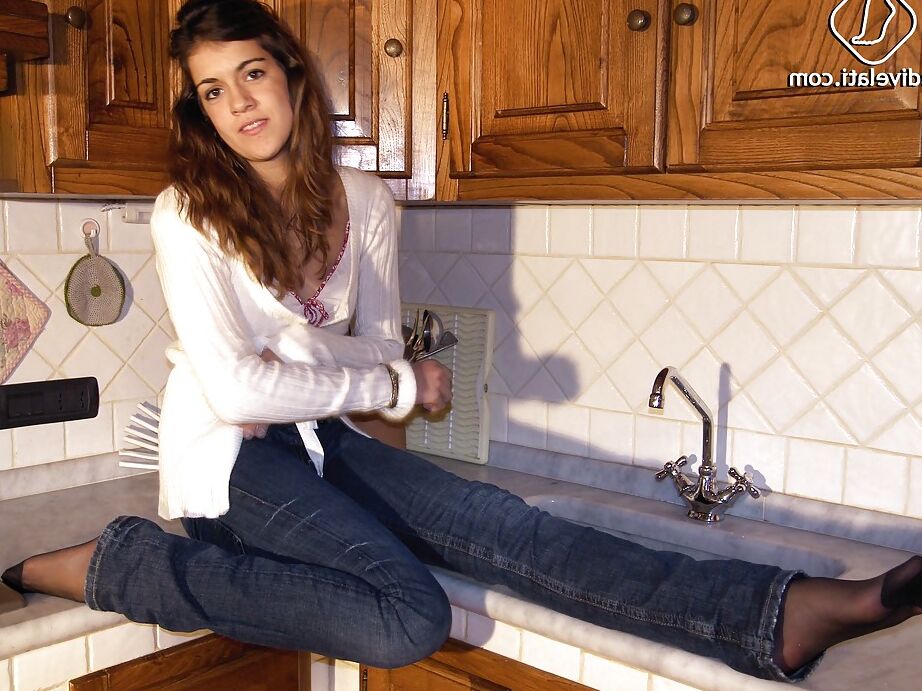 16P Laissez Giorgia nous montrer à quel point elle aime son fétichisme des pieds en collants