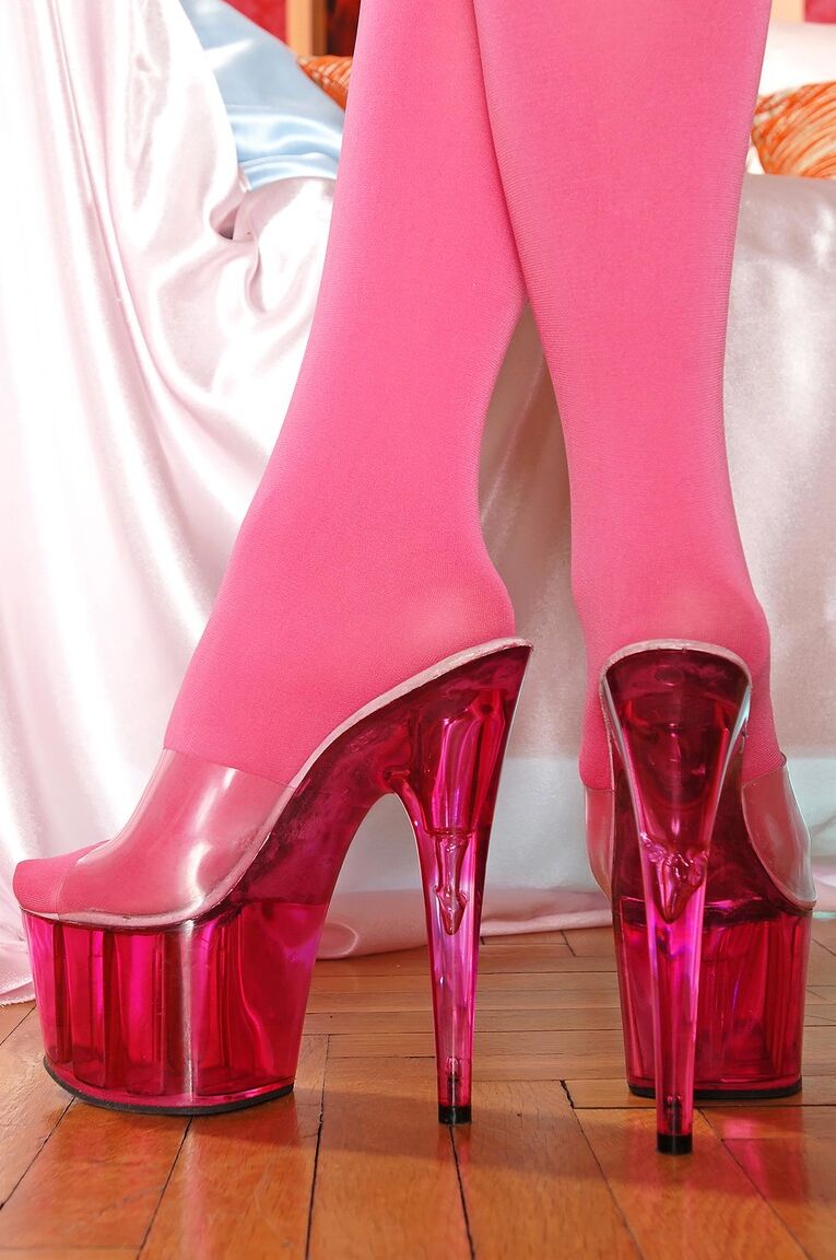 21P Hot Legs and Feet Angel Pink