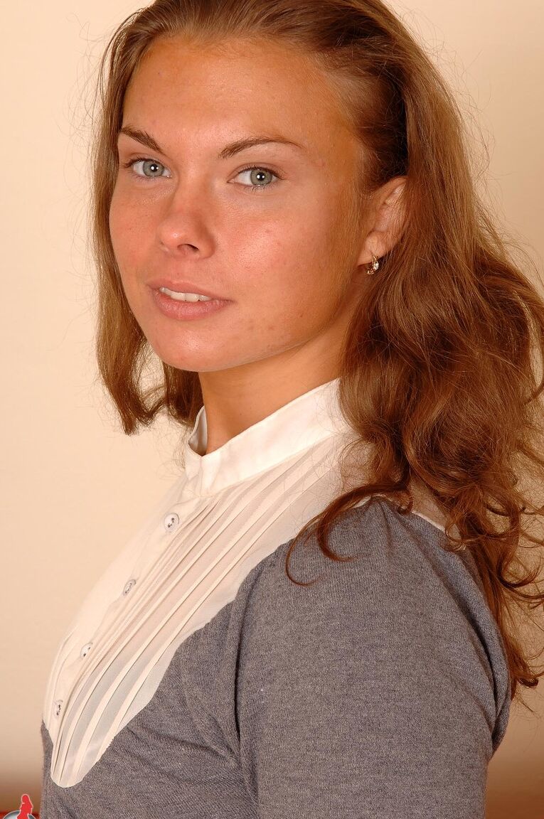 21P Linda ruiva Johane Johansson espalha sua buceta