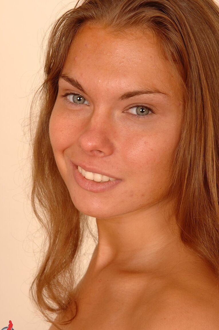21P Linda ruiva Johane Johansson espalha sua buceta
