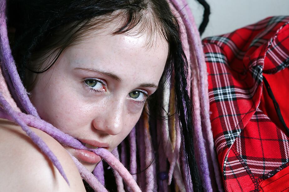 16P Cute dreadlock attired amateur Jade L posing in bra and underwear