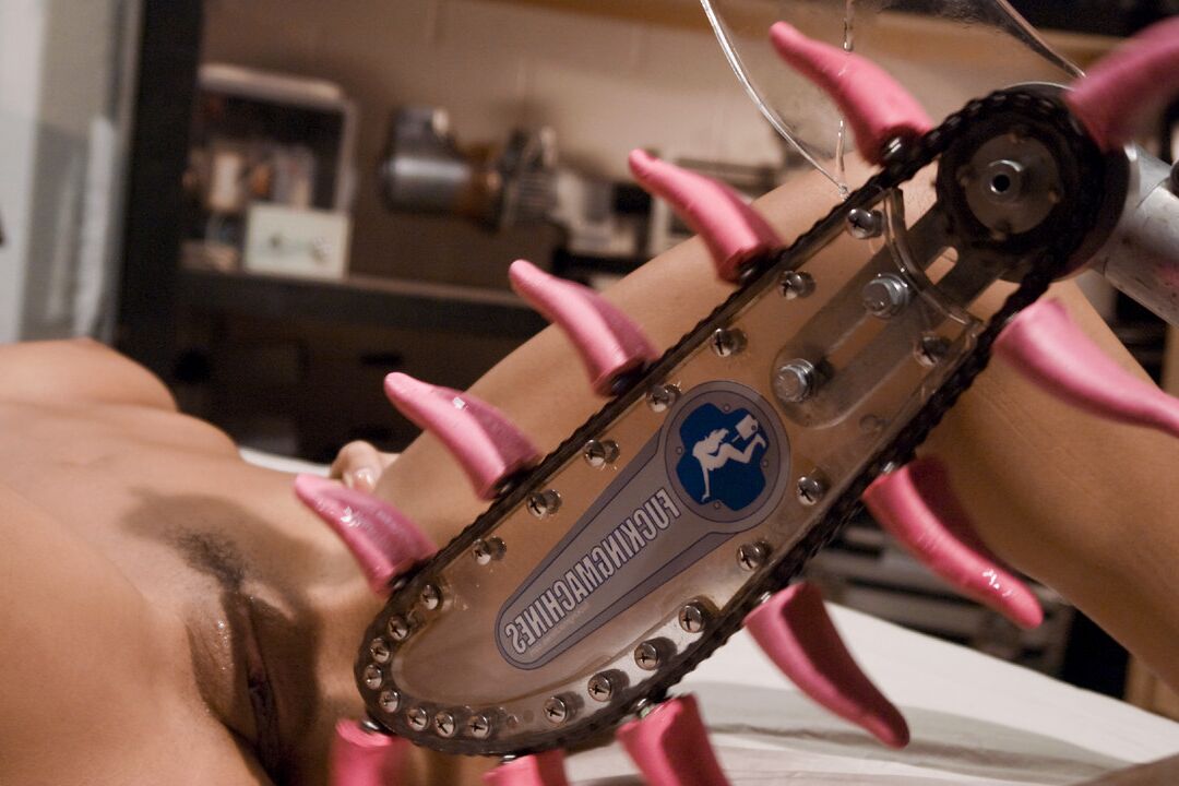 21P Fucking Machines Cassandra Cruz