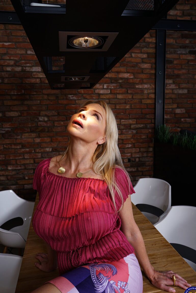 21P MILF Quente Nadya Basinger
