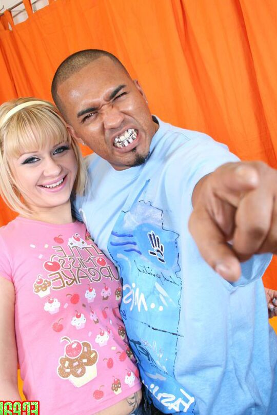 21P Rubia adolescente rusa Aaralyn Barra follada y jizzada por una BBC