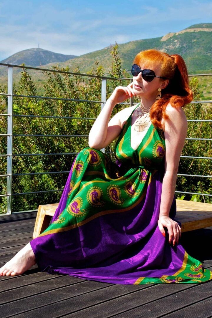 16P Red XXX, modèle solo aux gros seins, joue avec sa chatte sur un toit-terrasse avec vue