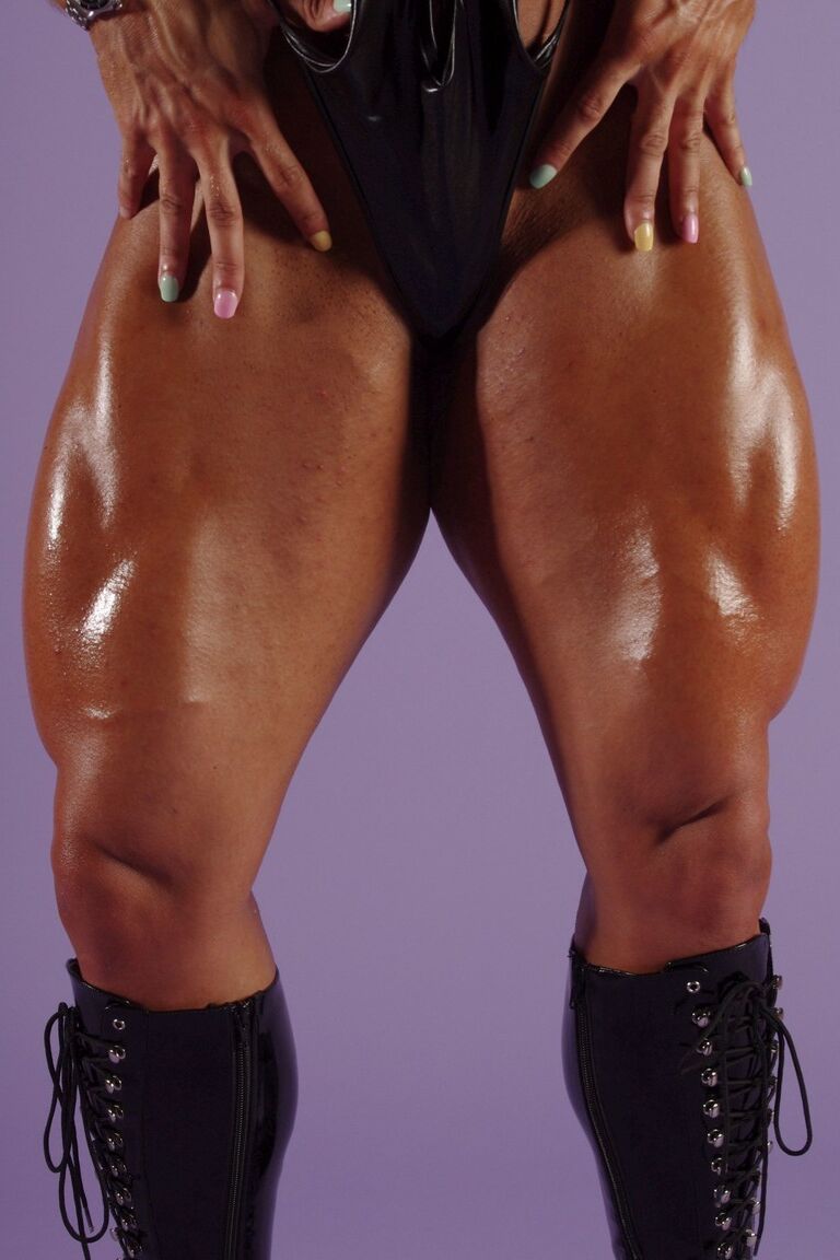 21P Fille Musclée Flix Lisa Cross