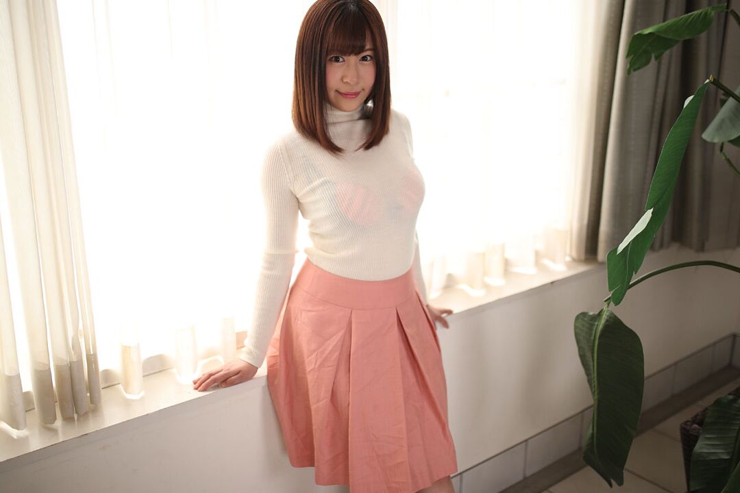 20P かわいい日本人メイリンが様々な体位で生ハメされた後に中出しされる