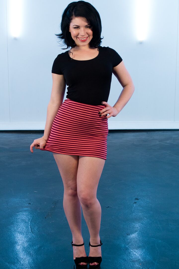 21P Petite Belle Noire posa desnuda