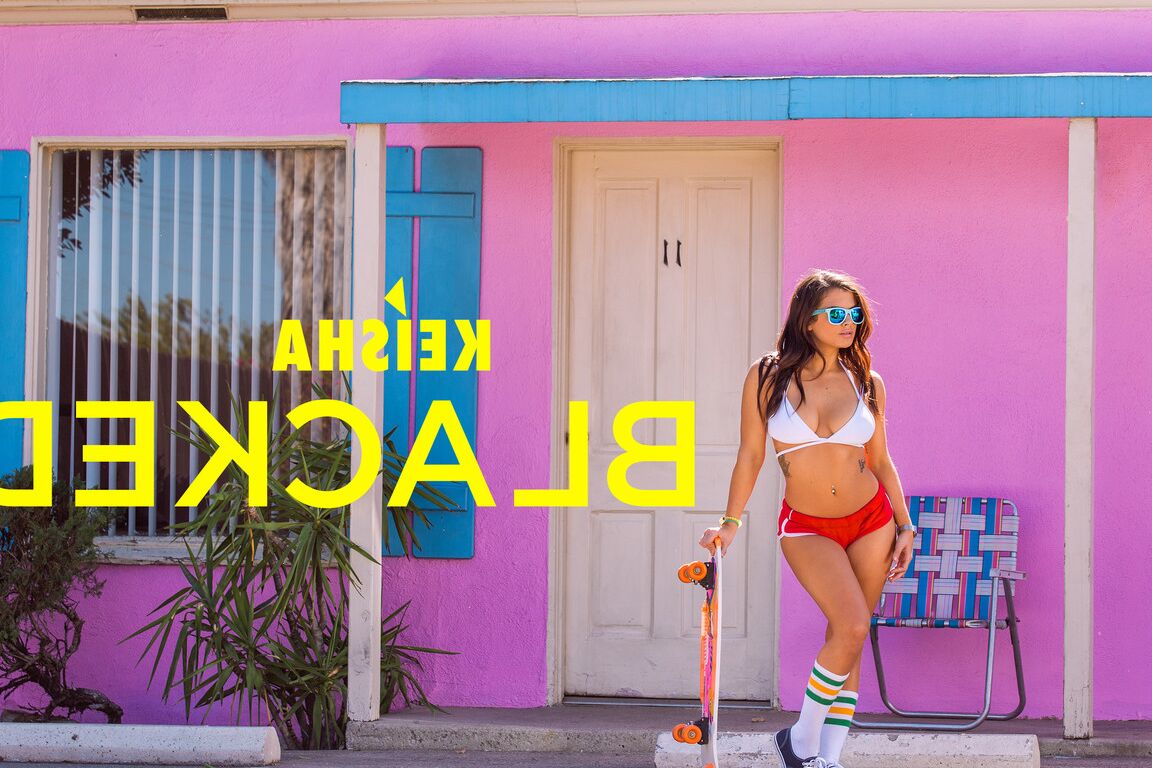 21P Tres impresionantes estrellas porno adolescentes con grandes tetas comparten dos enormes pollas negras