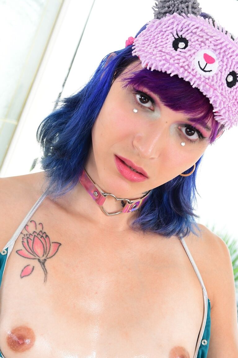 21P Anjo Maligno Flowergoth Roze, Petra Blair