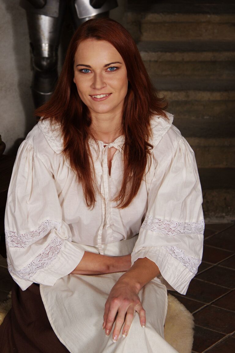 21P Mieles húngaras Carla Cox, Jasmina