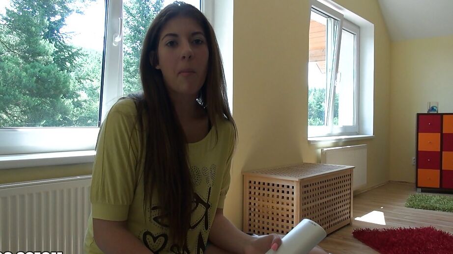 16P La joven morena Elena Gilber tiene sexo anal duro en primer plano