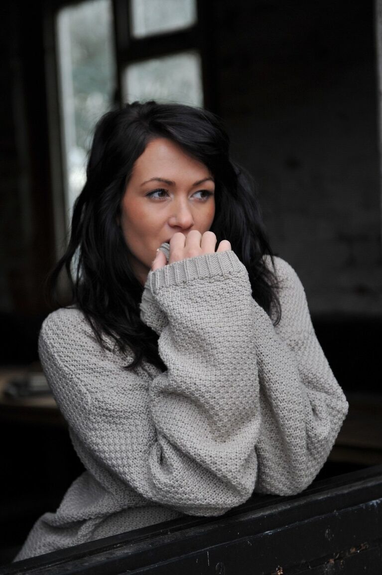 12P Dark haired chick Tess Lyndon hikes her sweater to show her firm tits and cunt