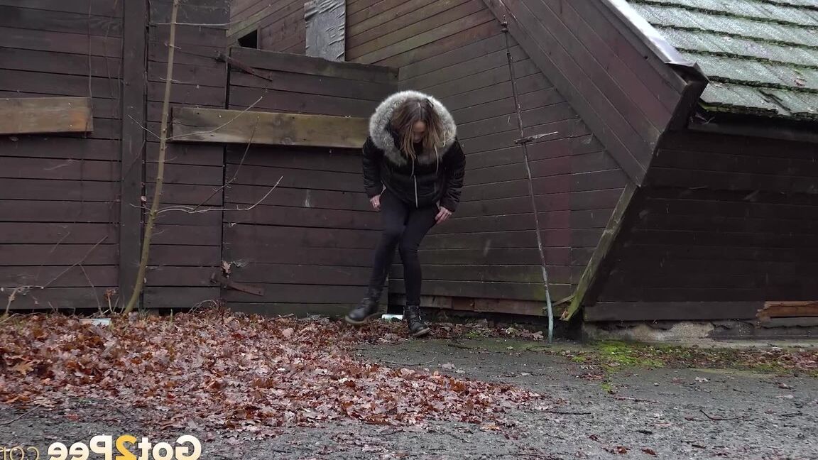 15P White girl Cynthia Vellons squats to take a piss next to an isolated building