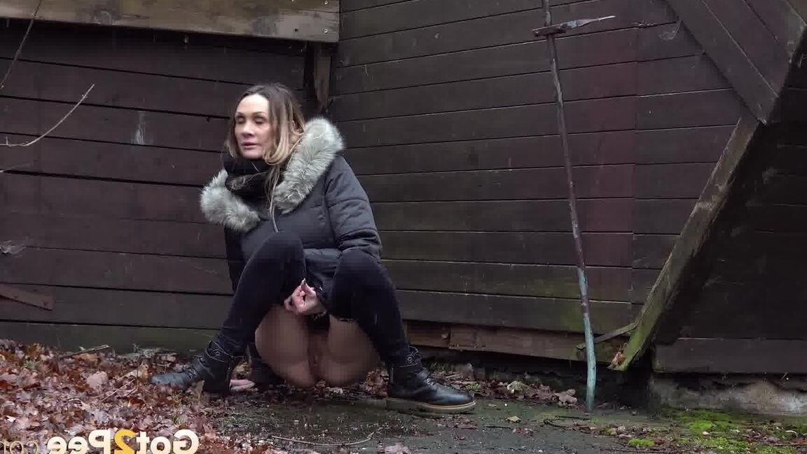 15P White girl Cynthia Vellons squats to take a piss next to an isolated building