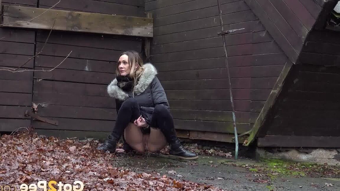 15P White girl Cynthia Vellons squats to take a piss next to an isolated building
