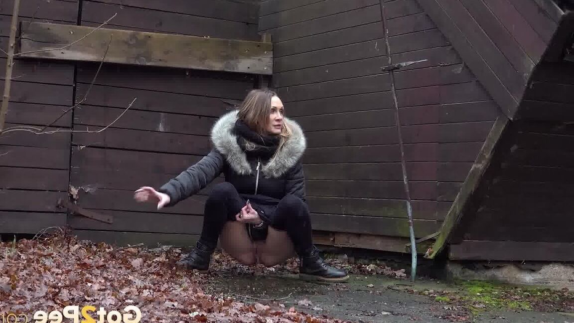 15P White girl Cynthia Vellons squats to take a piss next to an isolated building