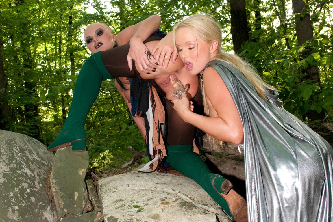 11P Hot chicks go lesbian and do double penetrations in a medieval forest