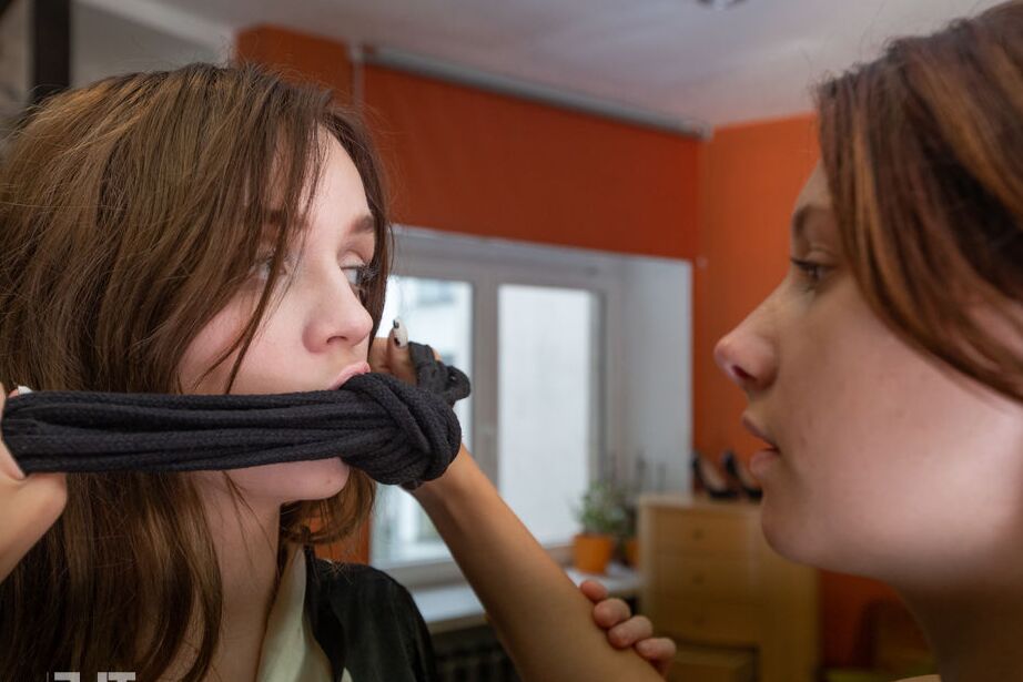 16P Jóvenes lesbianas Anais