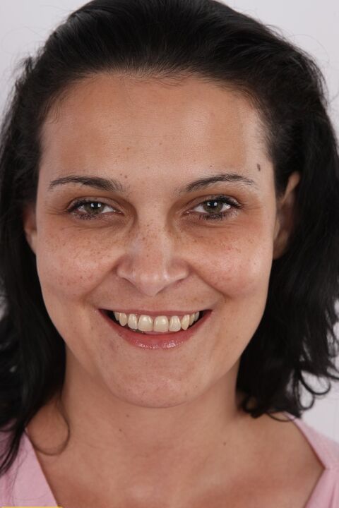 20P Mulher madura Radka tira todas as roupas para suas primeiras poses nuas