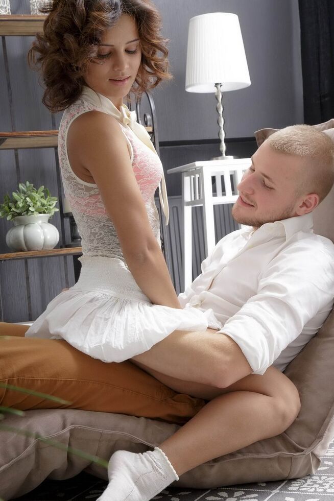 16P Die junge Brünette Grace C landet beim Sex mit ihrem Freund ganz oben