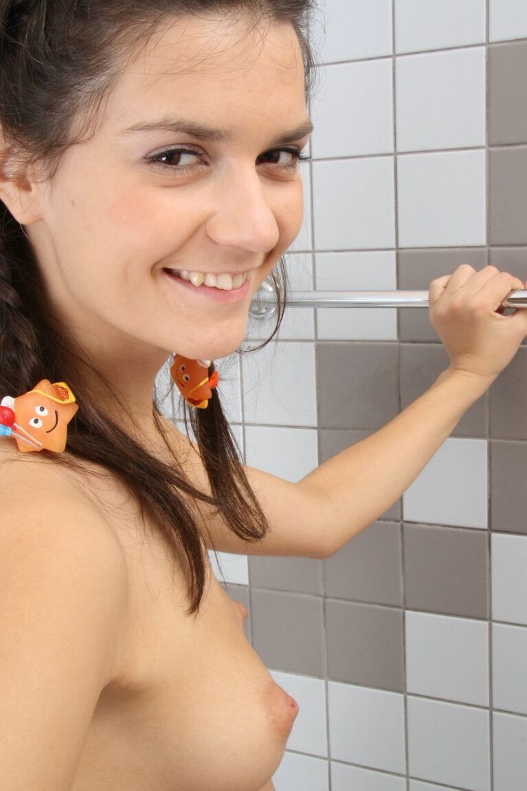 21P Sobre Las chicas aman a Alina, Dasha