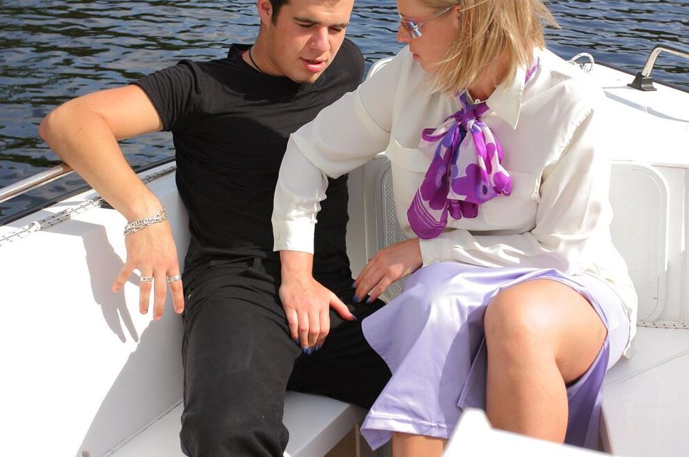15P 2 clothed couples partake in watersports after sailing out to island getaway