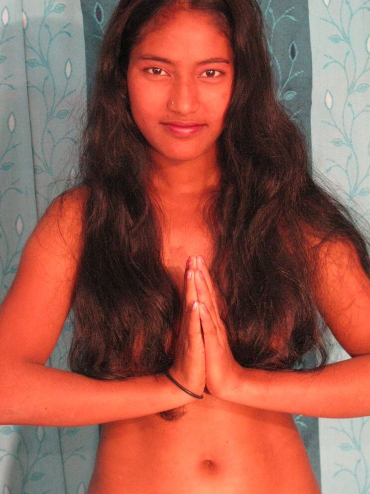 15P Indian Sex Lounge Er liebt es, diese feuchte Muschi zu lutschen