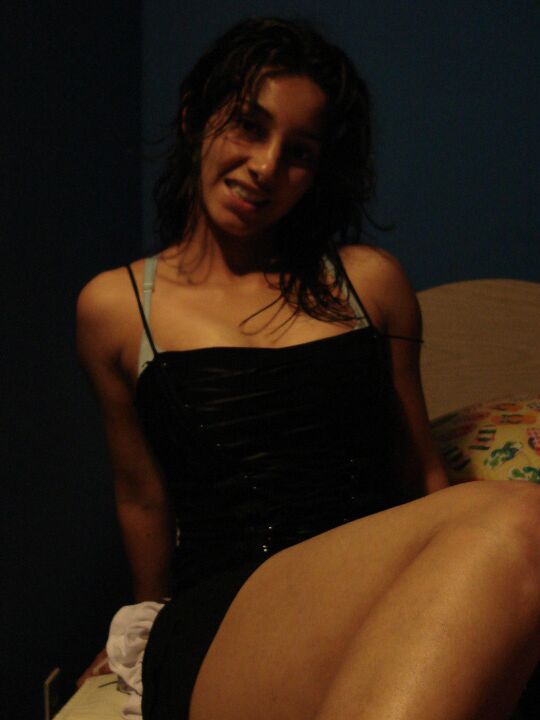 10P Indian girl removes a black dress before twerking her big booty