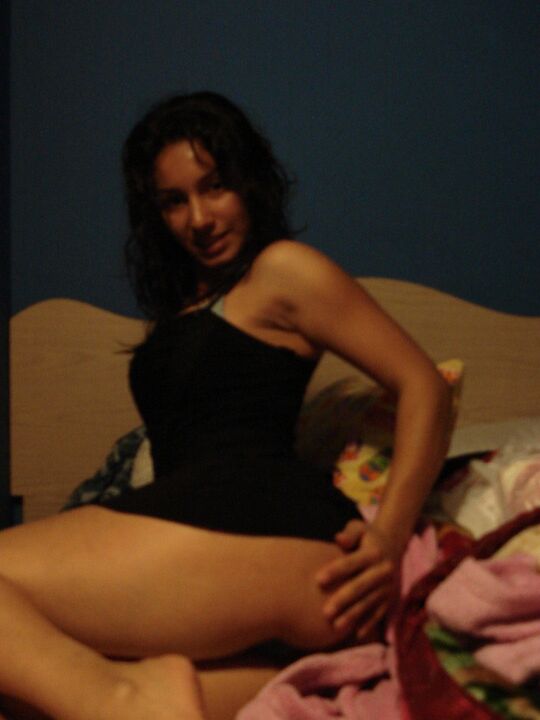 10P Indian girl removes a black dress before twerking her big booty